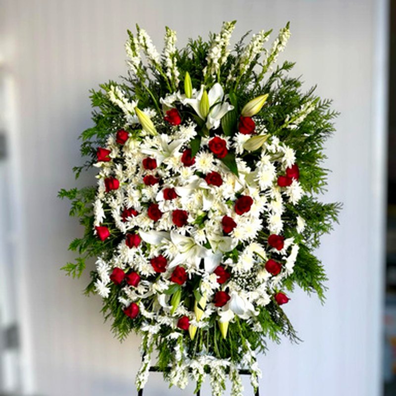 Coroa de flores Exclusive GG vermelha e branca em Petrolina e Juazeiro