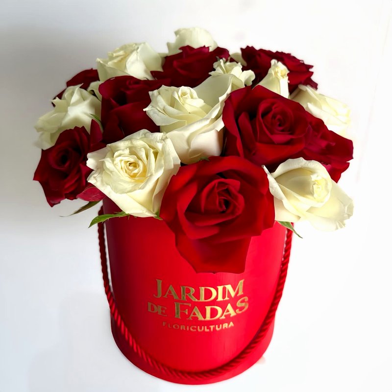 Box Amor Verdadeiro de rosas vermelhas e brancas em Petrolina e Juazeiro